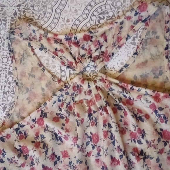 JUNIORS floral top - Picture 7 of 12